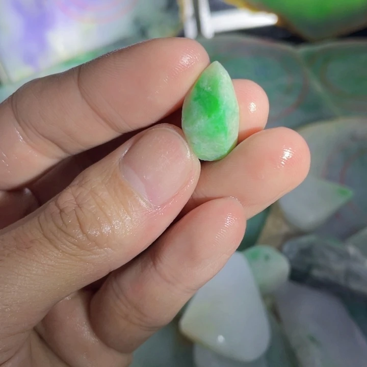 翡翠未镶嵌挂件片料