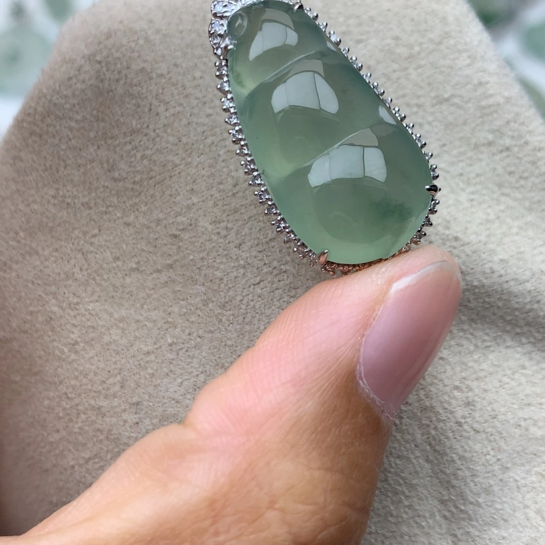 翡翠18K金镶嵌吊坠(不含链)大福豆