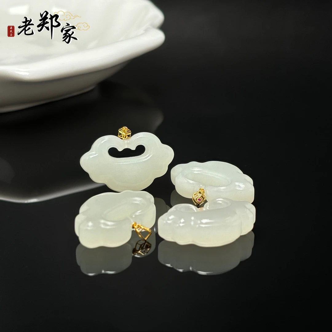 【老郑家】18K金和田玉如意锁吊坠 3255-1 多样性发一件约16*26*7mm