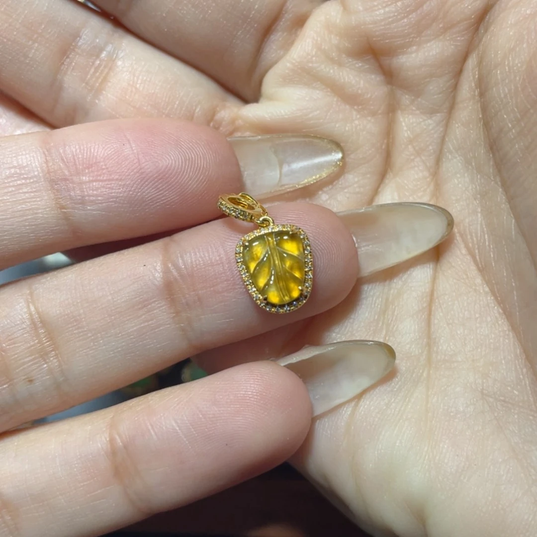 【闪购商品】颈饰18K金镶嵌翡翠叶*子