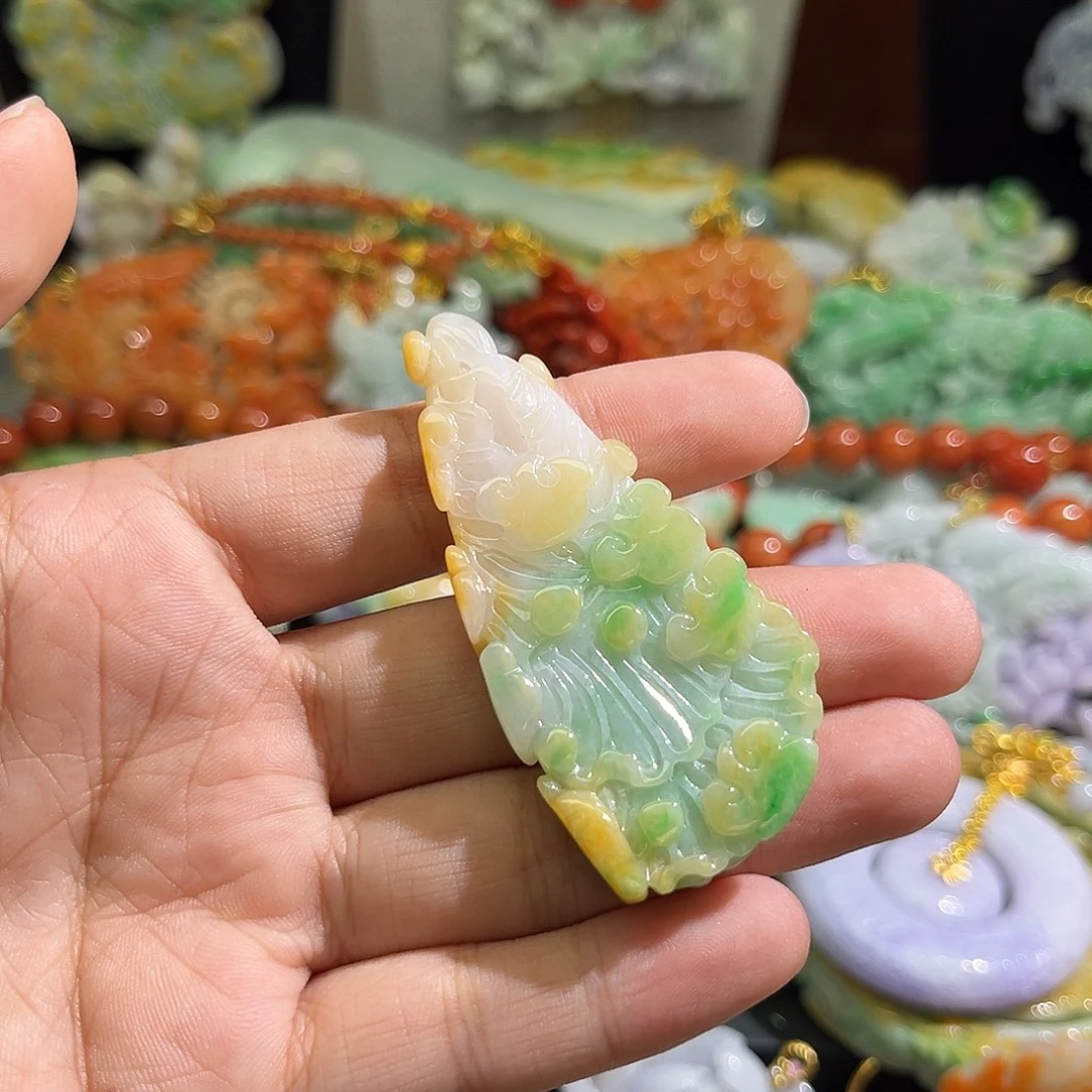 翡翠未镶嵌颈饰待编织