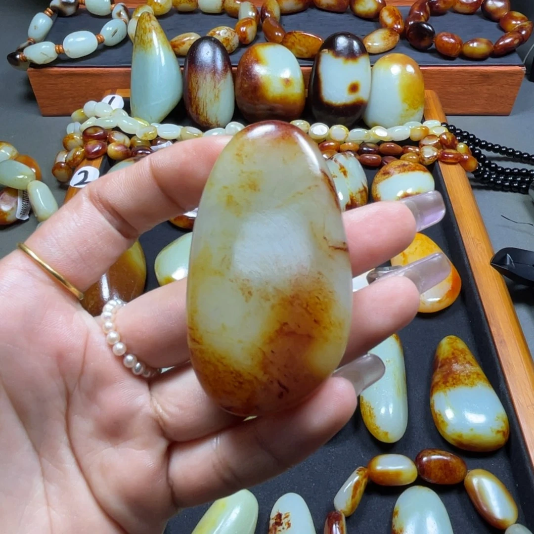 颈饰未镶嵌和田玉磊*