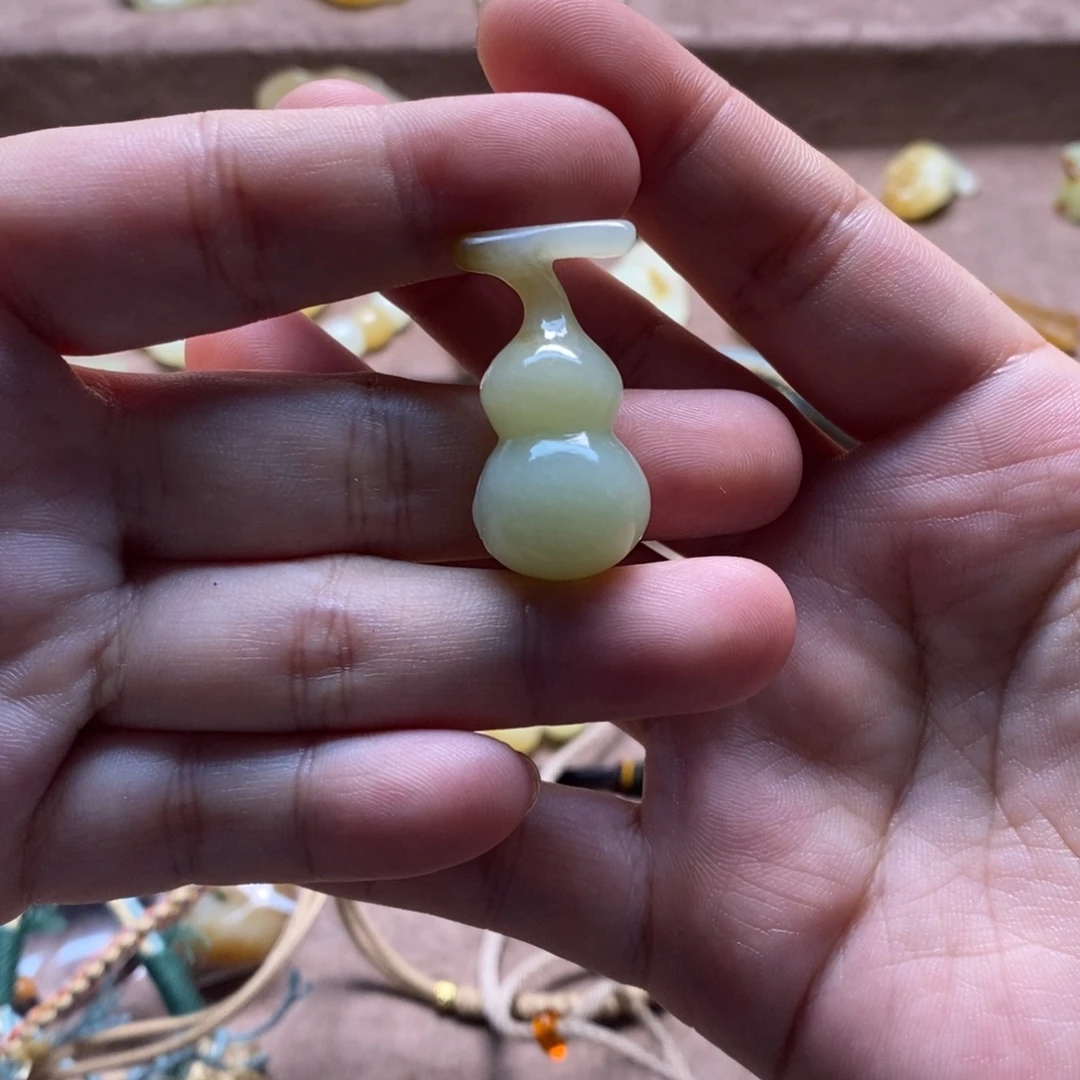 旅***7和田玉（糖玉）未镶嵌颈饰