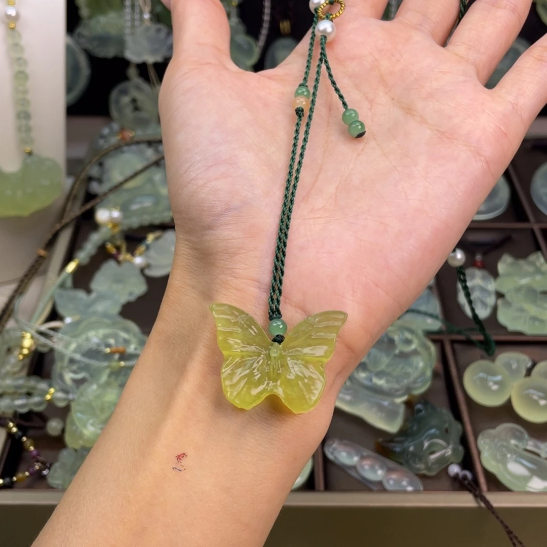 蛇纹石玉未镶嵌颈饰