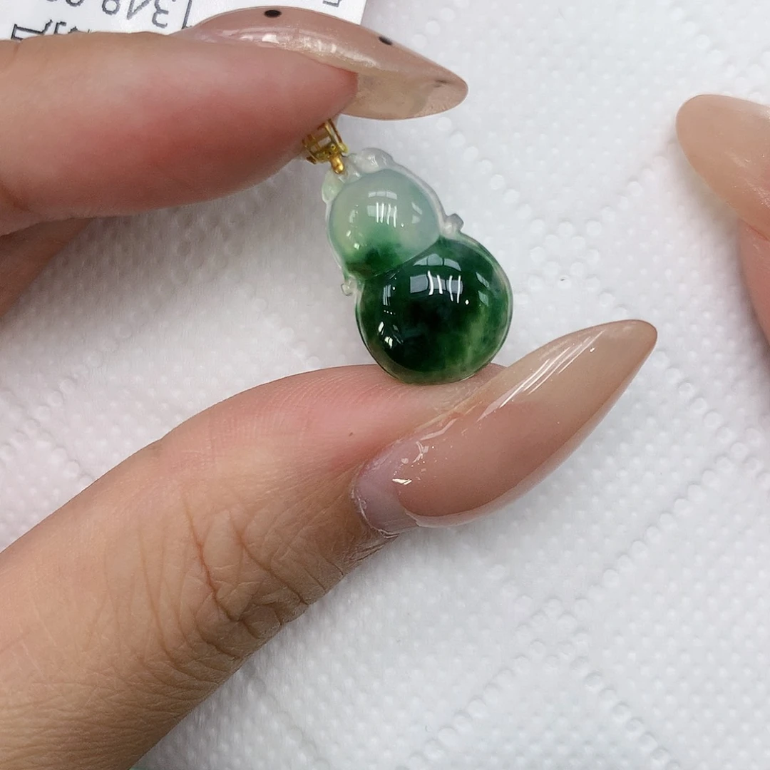 颈饰18K金镶嵌翡翠