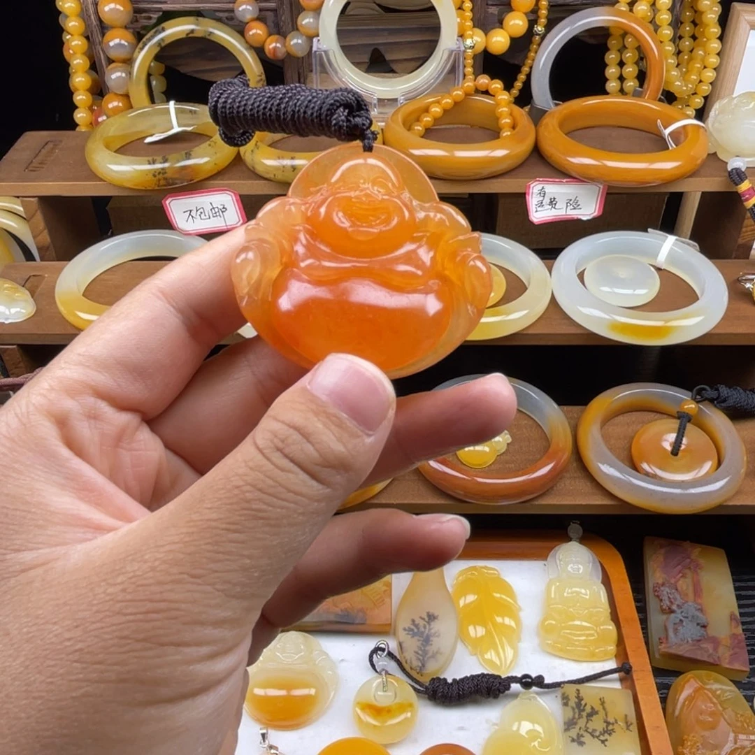 石英质玉（黄龙玉）未镶嵌颈饰