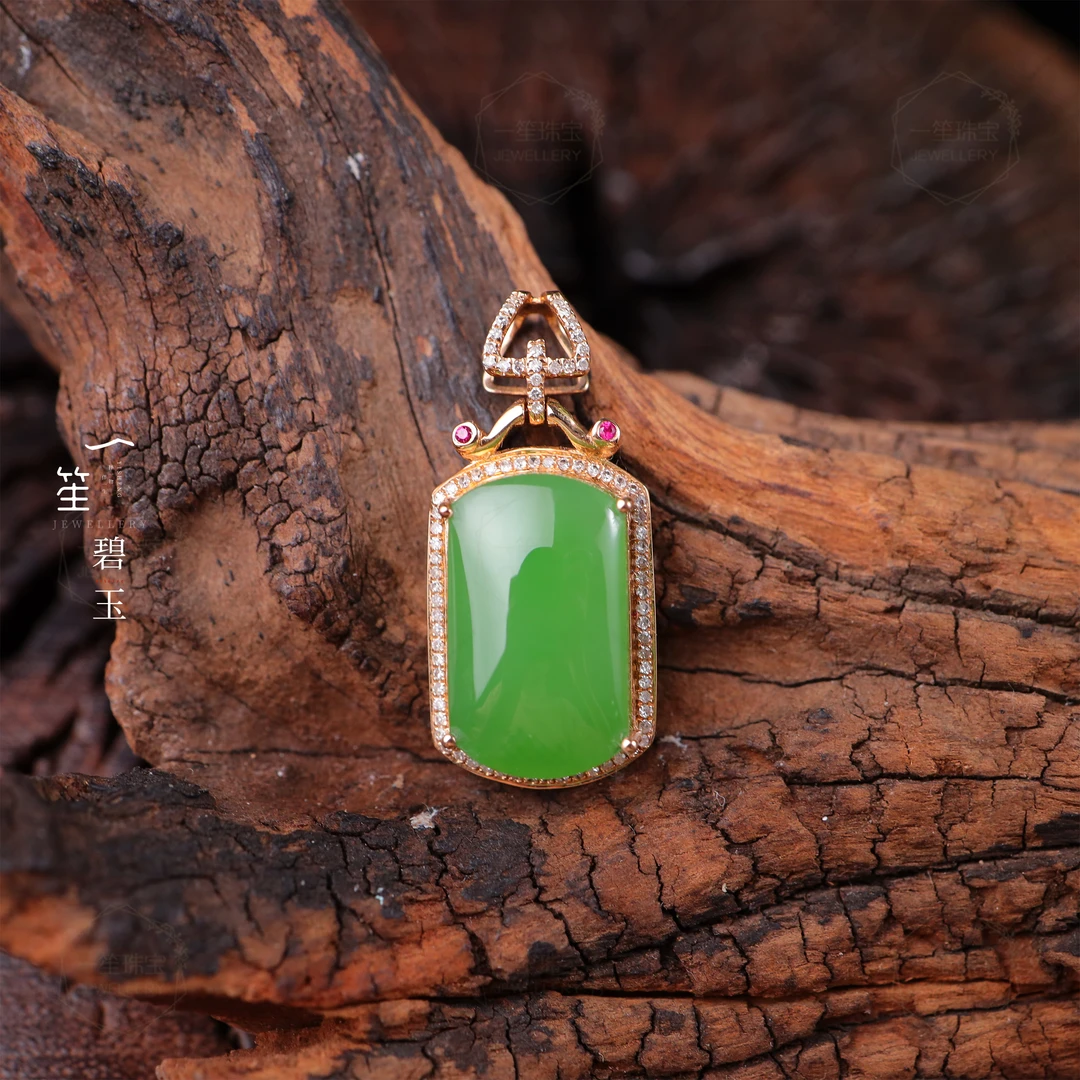 【一笙珠宝】天然和田玉无事牌吊坠18k金镶嵌碧玉无事