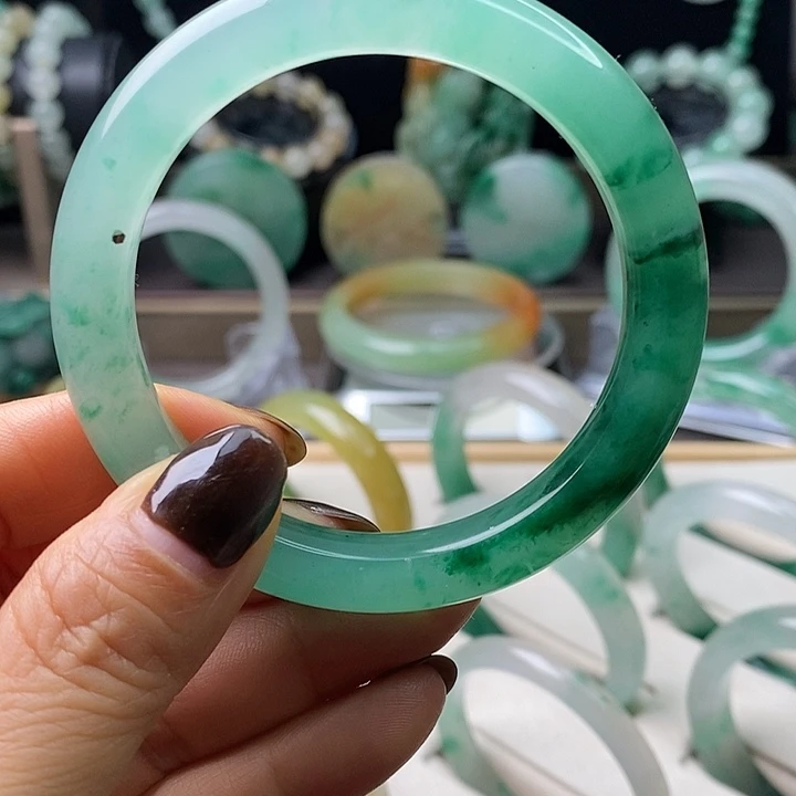 石英质玉（非洲翠）未镶嵌手镯