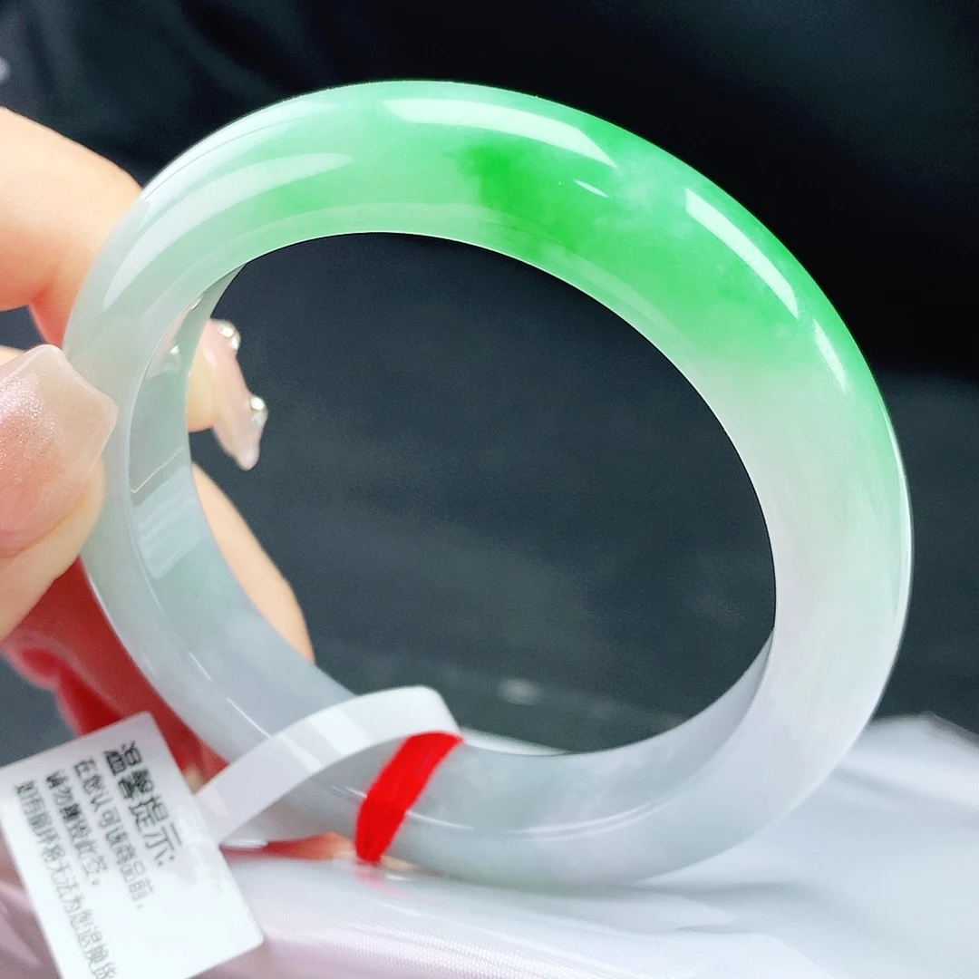 翡翠手镯未镶嵌53圈