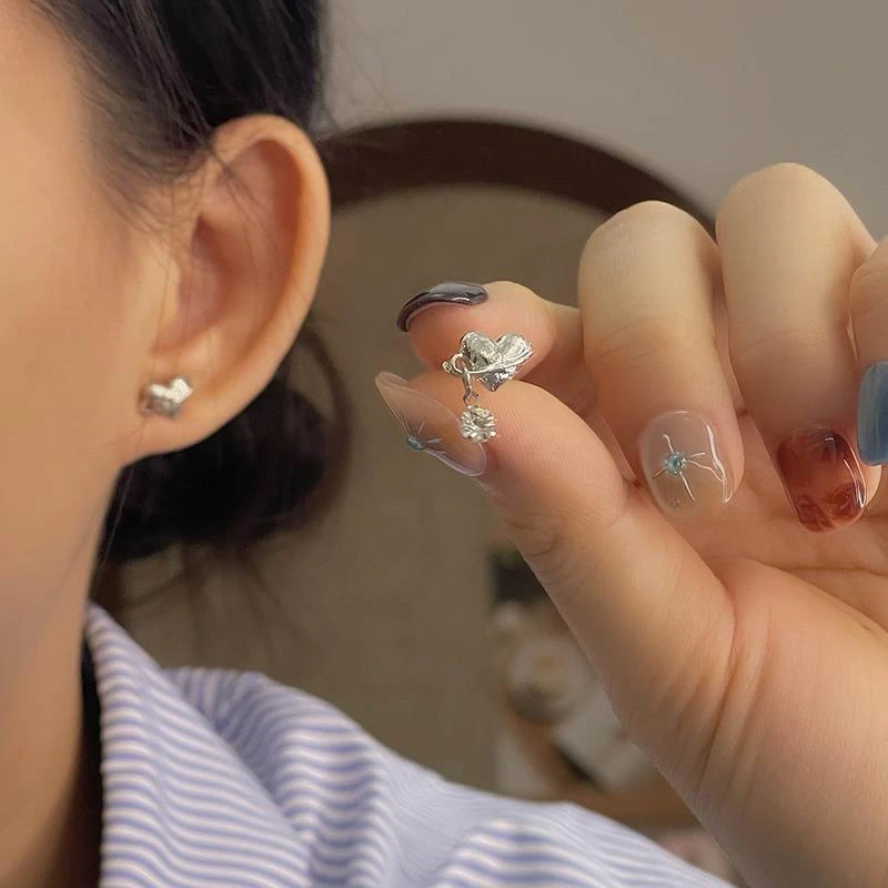 爱心耳钉女新款潮不对称耳饰小众轻奢设计感耳环小巧简约耳夹饰品