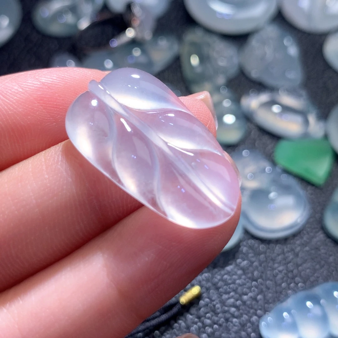 翡翠未镶嵌颈饰缅甸