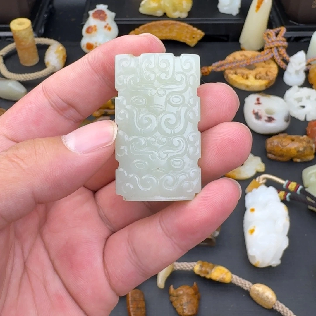 r***y和田玉（糖玉）未镶嵌颈饰