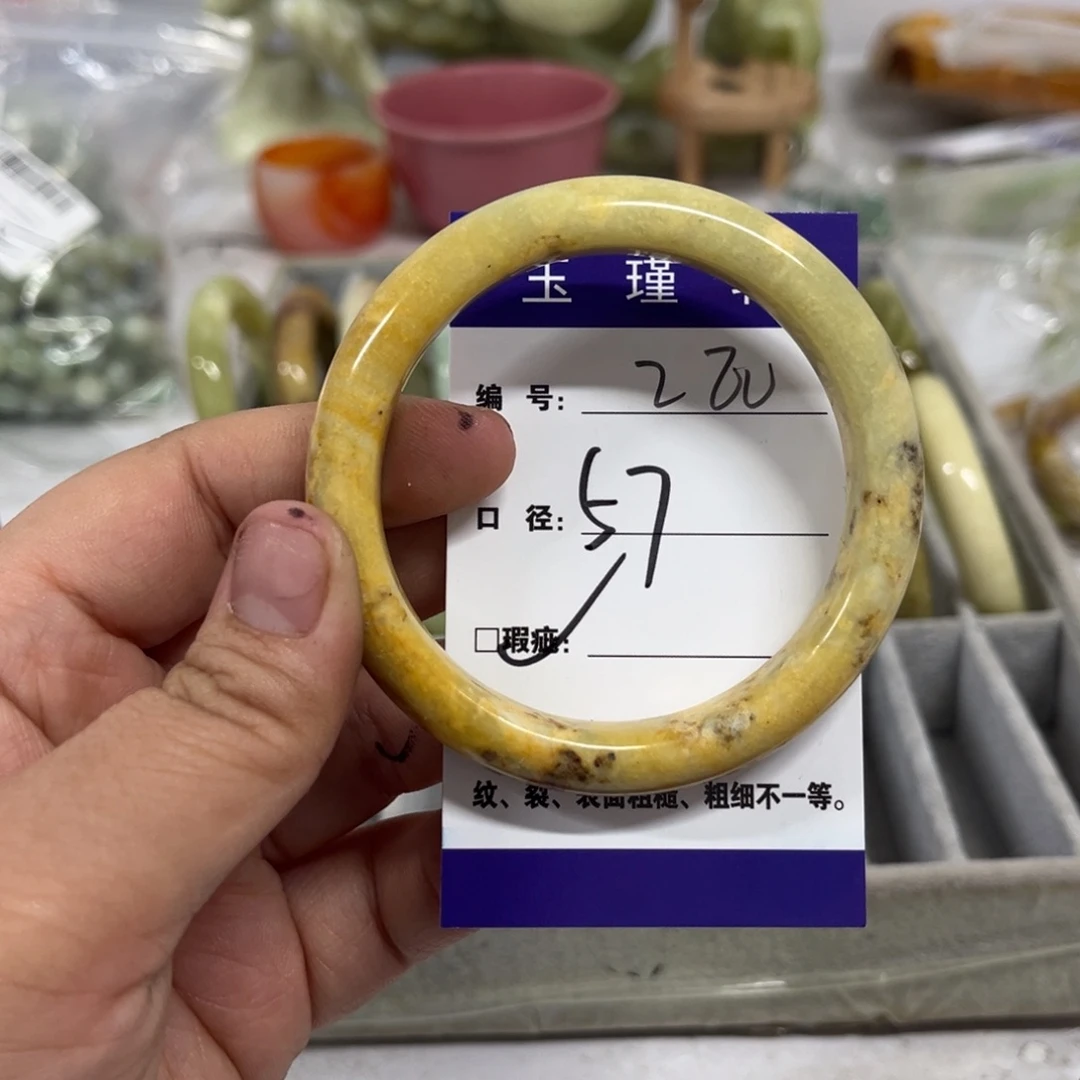 蛇纹石玉手镯未镶嵌