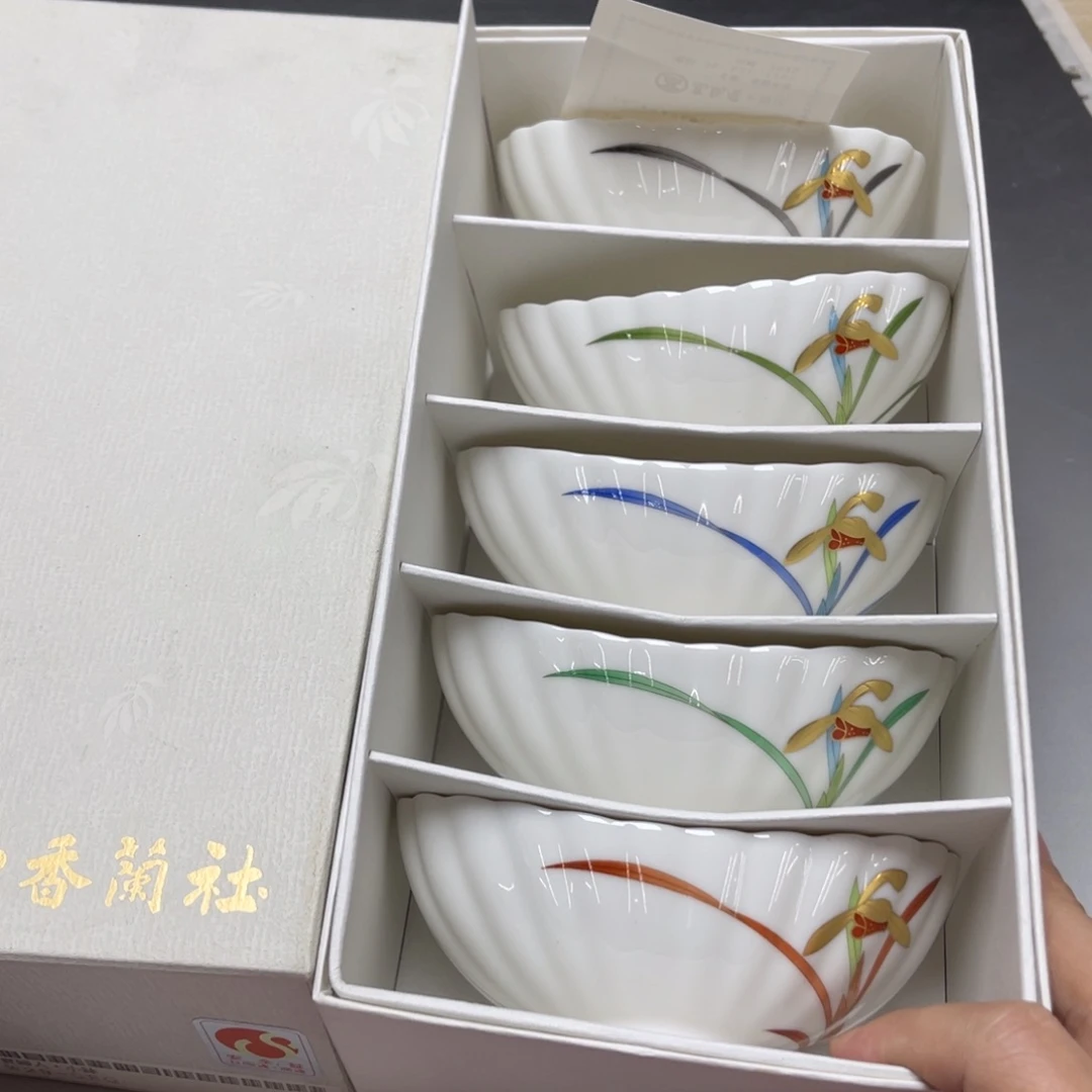 瓷片密密麻麻的小故事在