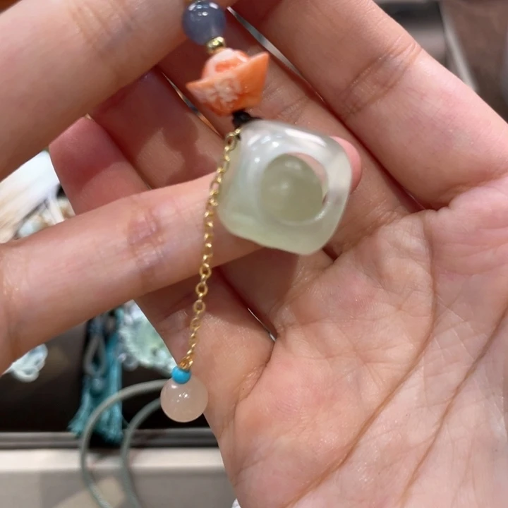 蛇纹石玉颈饰未镶嵌