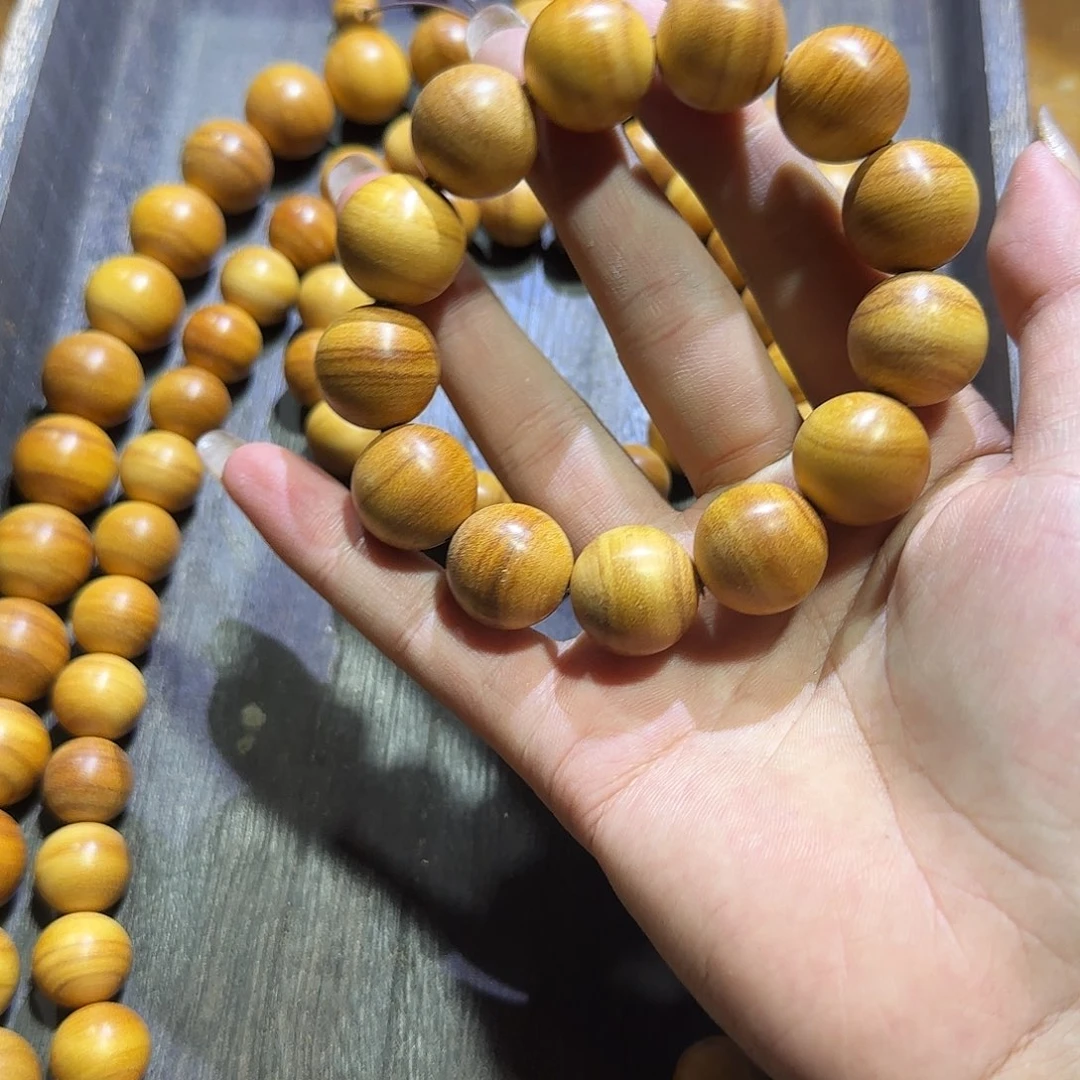 檀香木马达加斯加奶香黄檀手串1.8