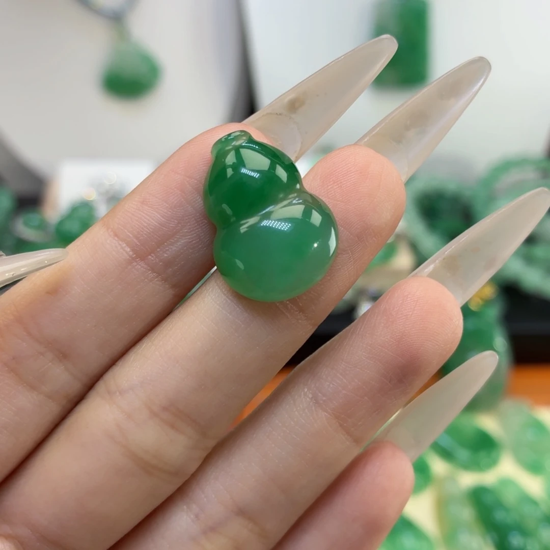 石英质玉（非洲翠）未镶嵌颈饰AB