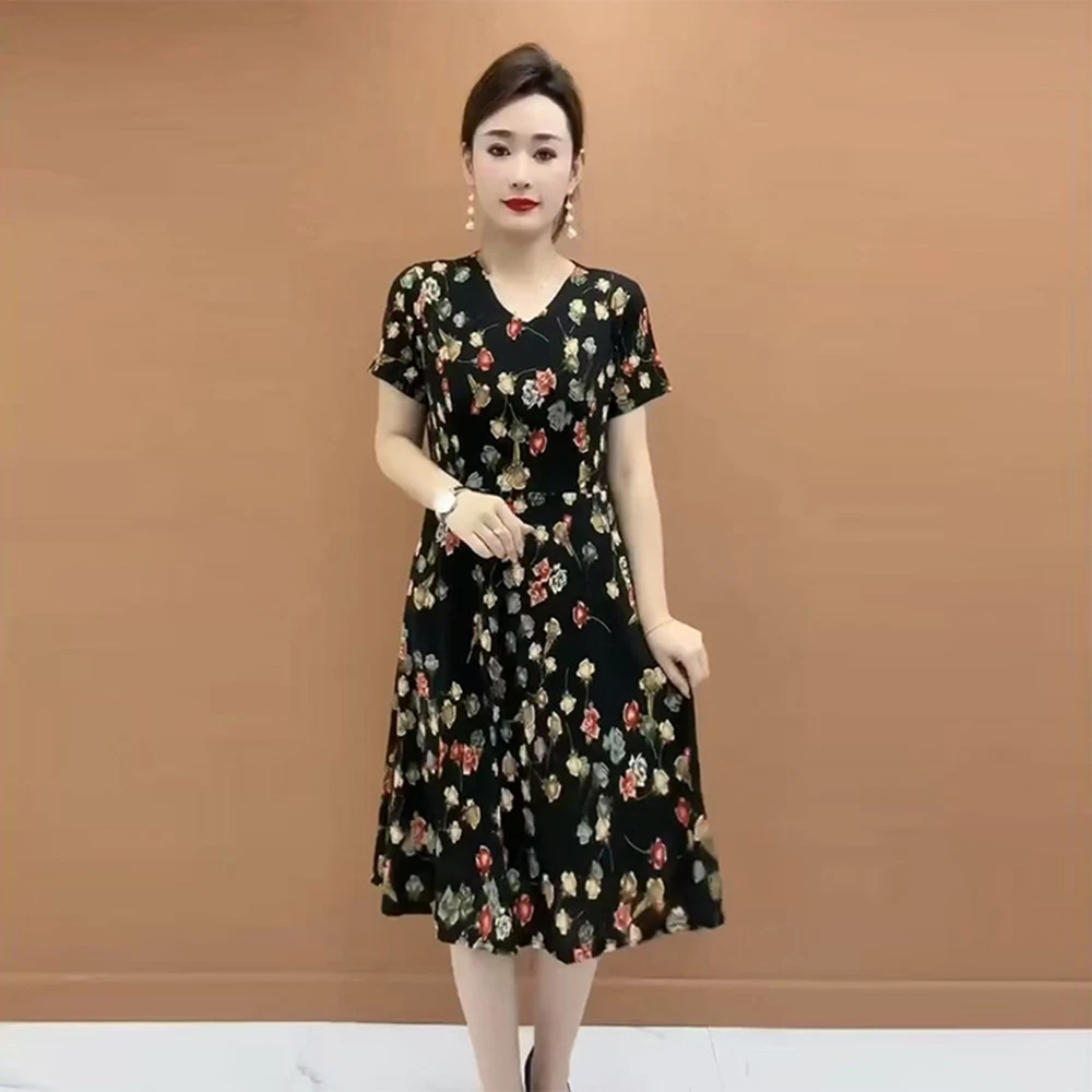 2025夏季新款中老年女装连衣裙碎花时尚洋气显瘦妈妈装气质修身裙