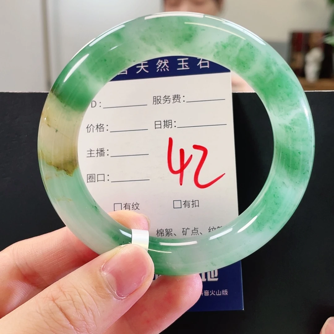 【闪购商品】未镶嵌手镯石英质玉