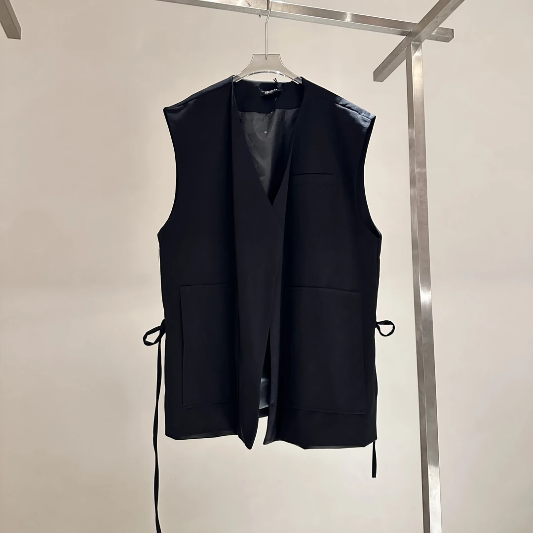 「设计马甲」纯色显瘦西装马甲v领系带可收腰G8851