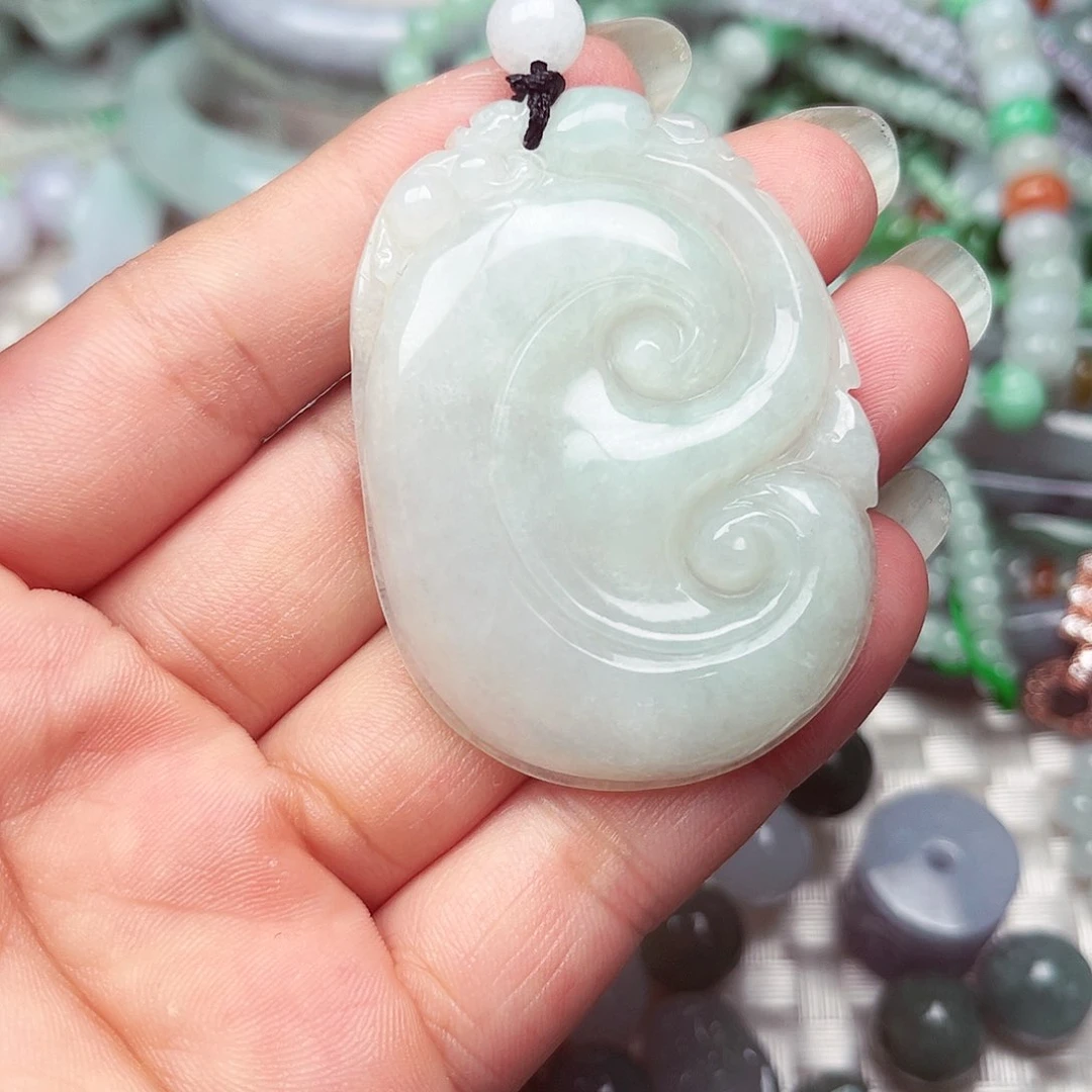 翡翠挂件未镶嵌翡翠