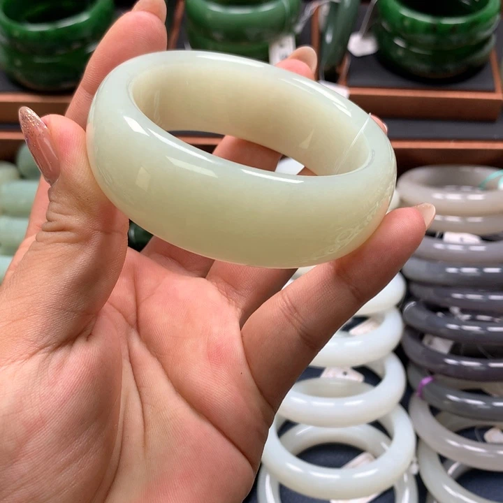 【闪购商品】未镶嵌手镯和田玉
