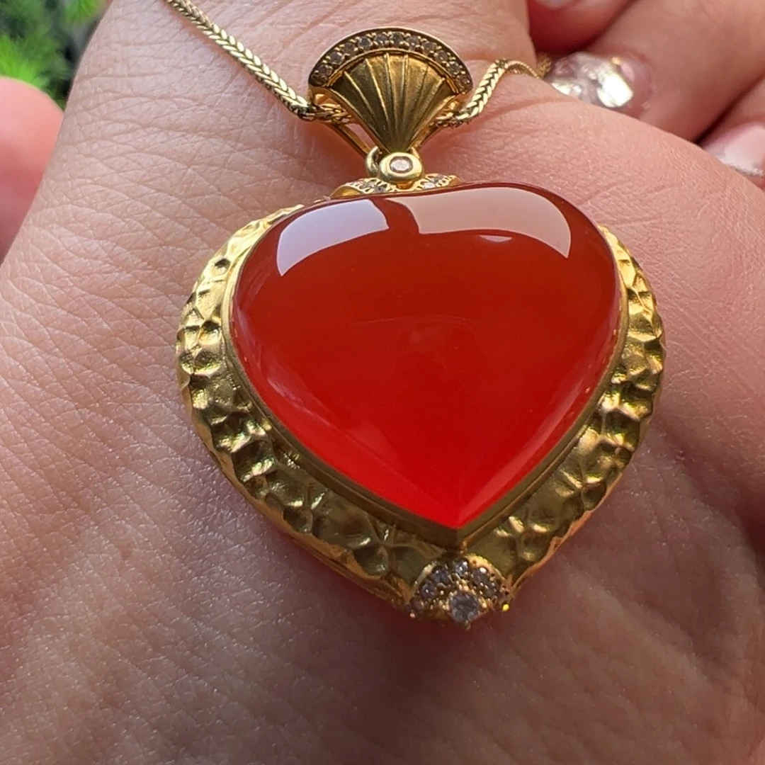 南红玛瑙爱心18K金镶嵌