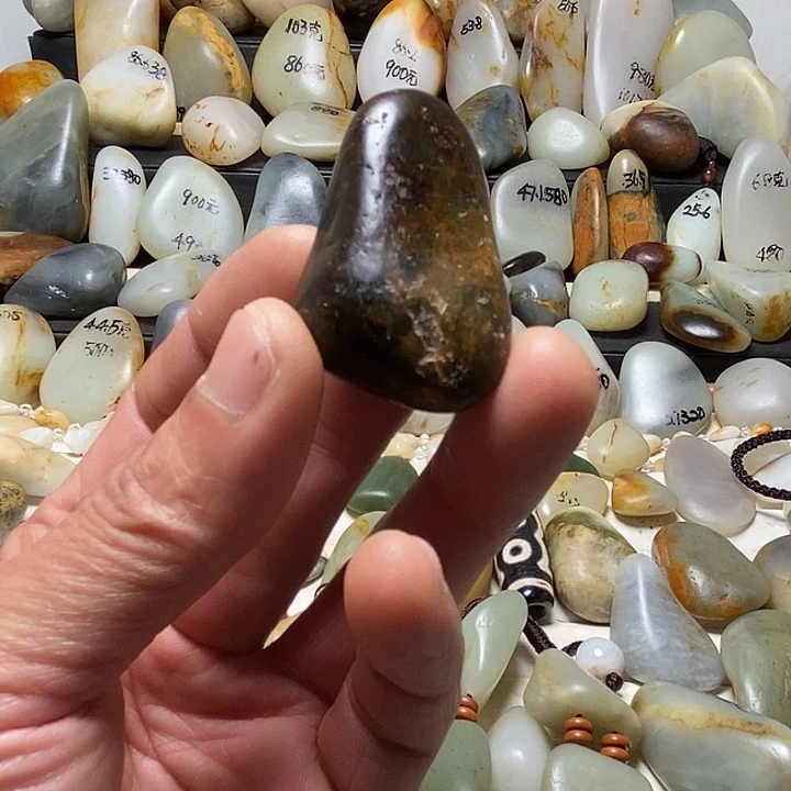 和田玉未镶嵌颈饰吊坠