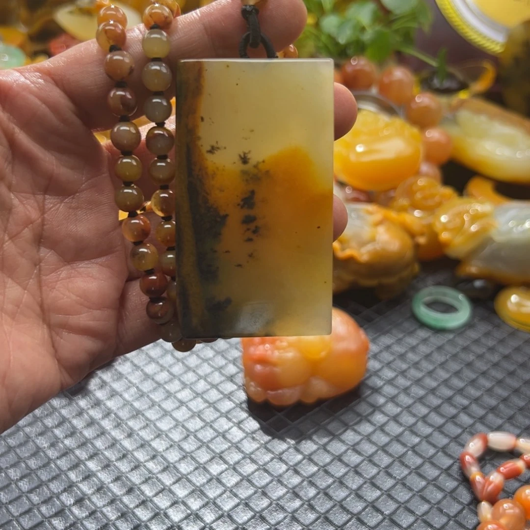石英质玉未镶嵌颈饰