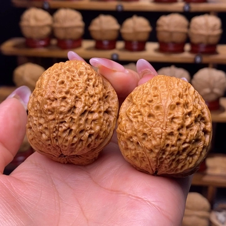 牧***人文玩核桃把件铁狮子96