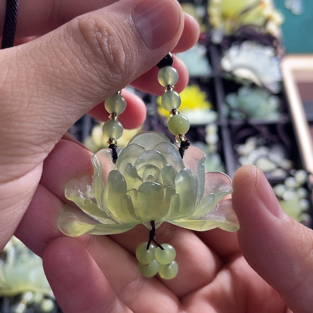 蛇纹石玉未镶嵌颈饰