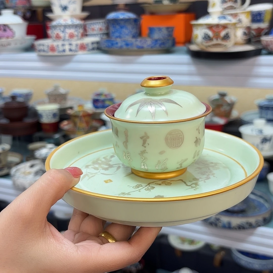 盖碗里的水煮开了