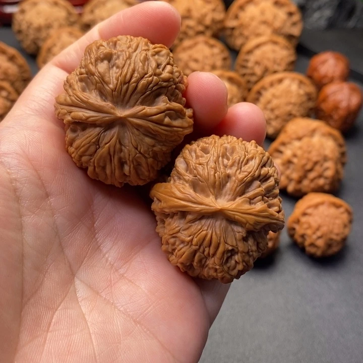 文玩核桃把件39.5尺麒麟枕原树非嫁接野核