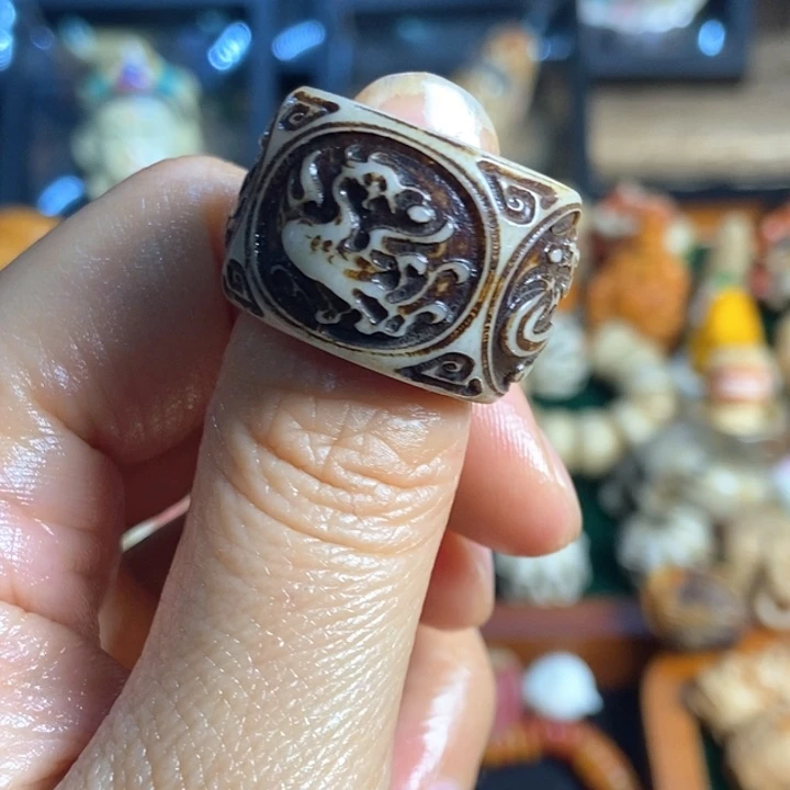 零️**配饰驼骨雕刻跑环一个