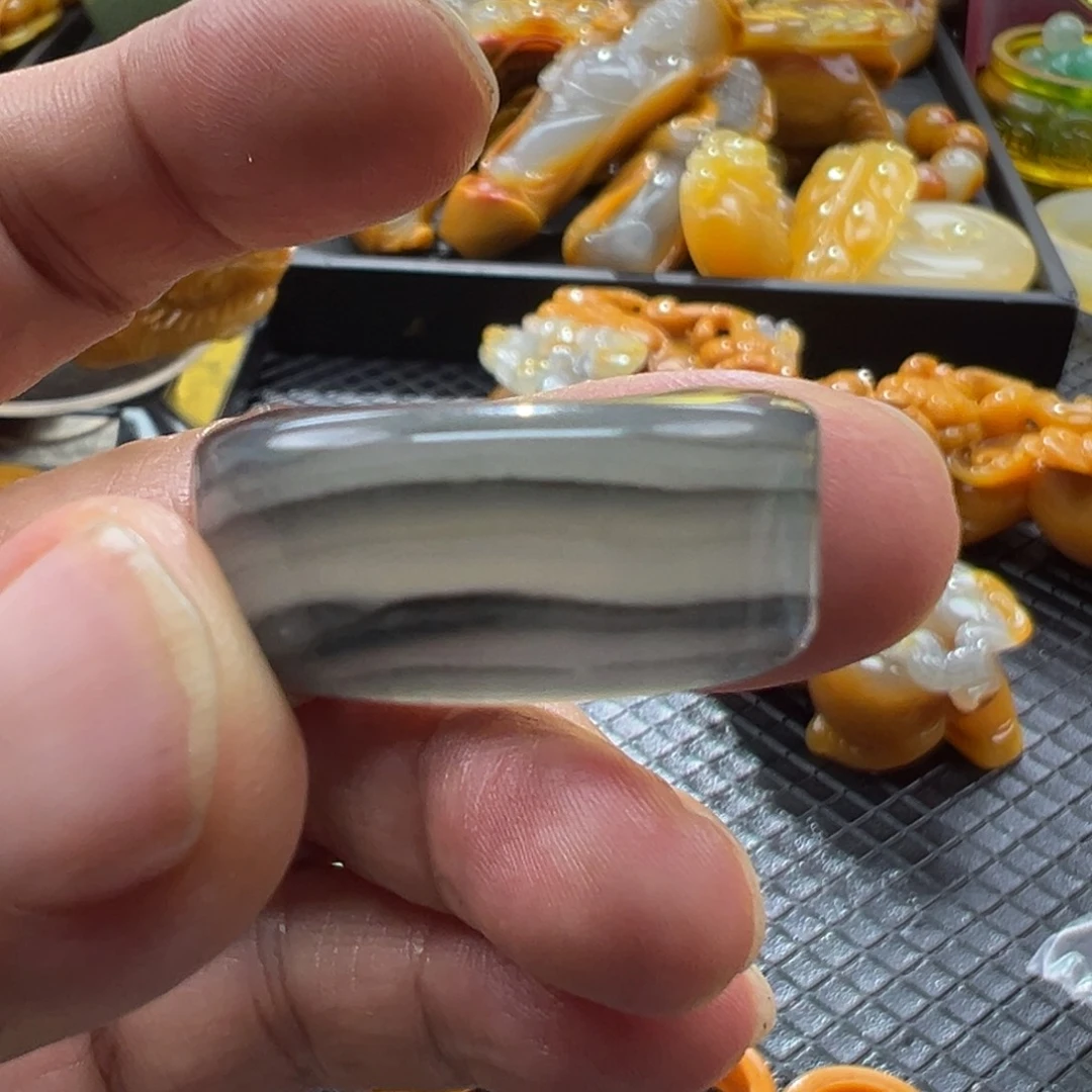 颈饰未镶嵌石英质玉