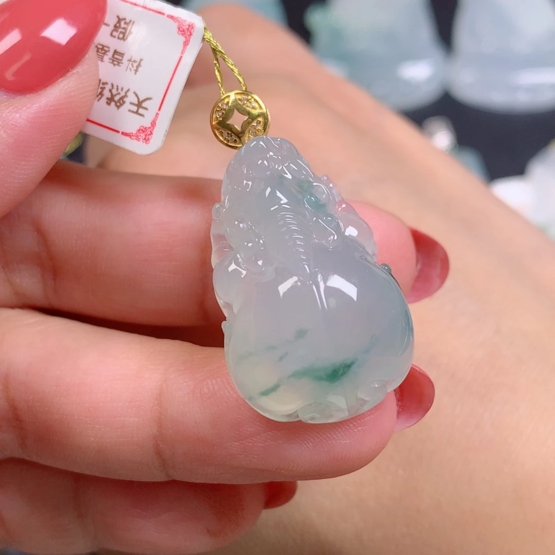 颈饰18K金镶嵌翡翠貔貅