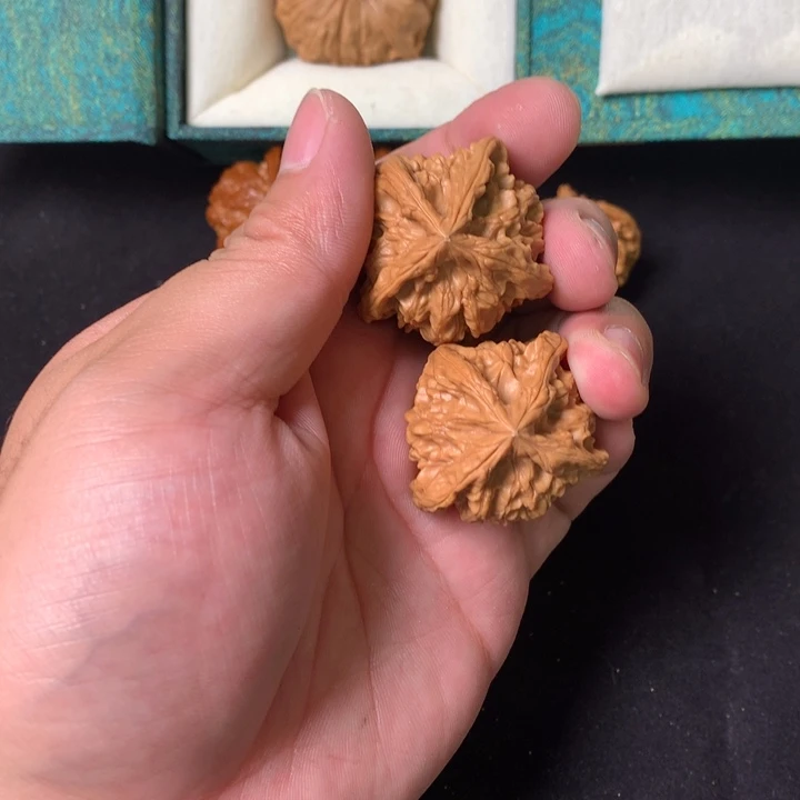 四棱文玩核桃文玩