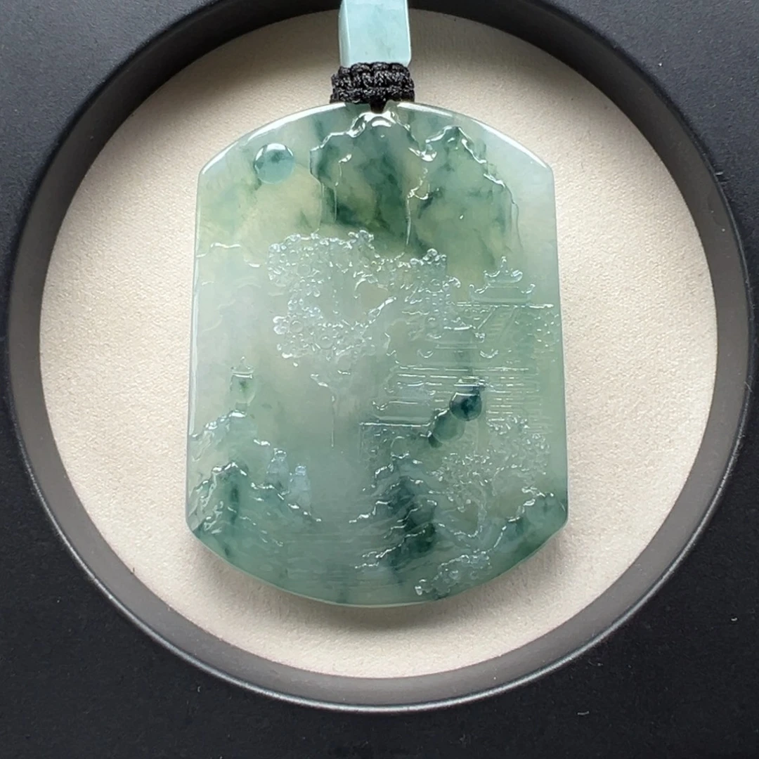 翡翠未镶嵌颈饰山水