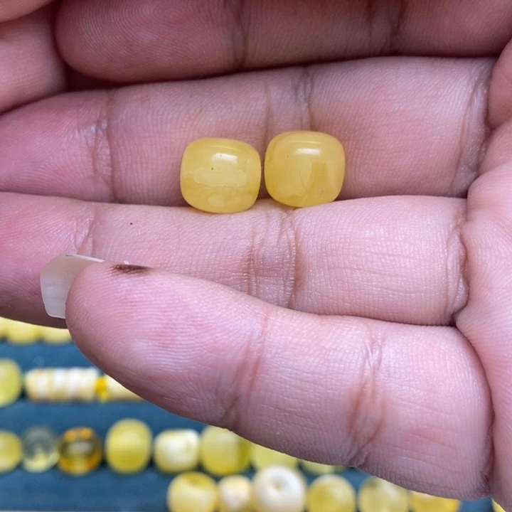 琥珀未镶嵌裸石28号10*9左右2颗微瑕