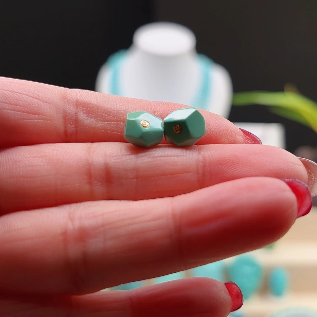 绿松石配饰未镶嵌