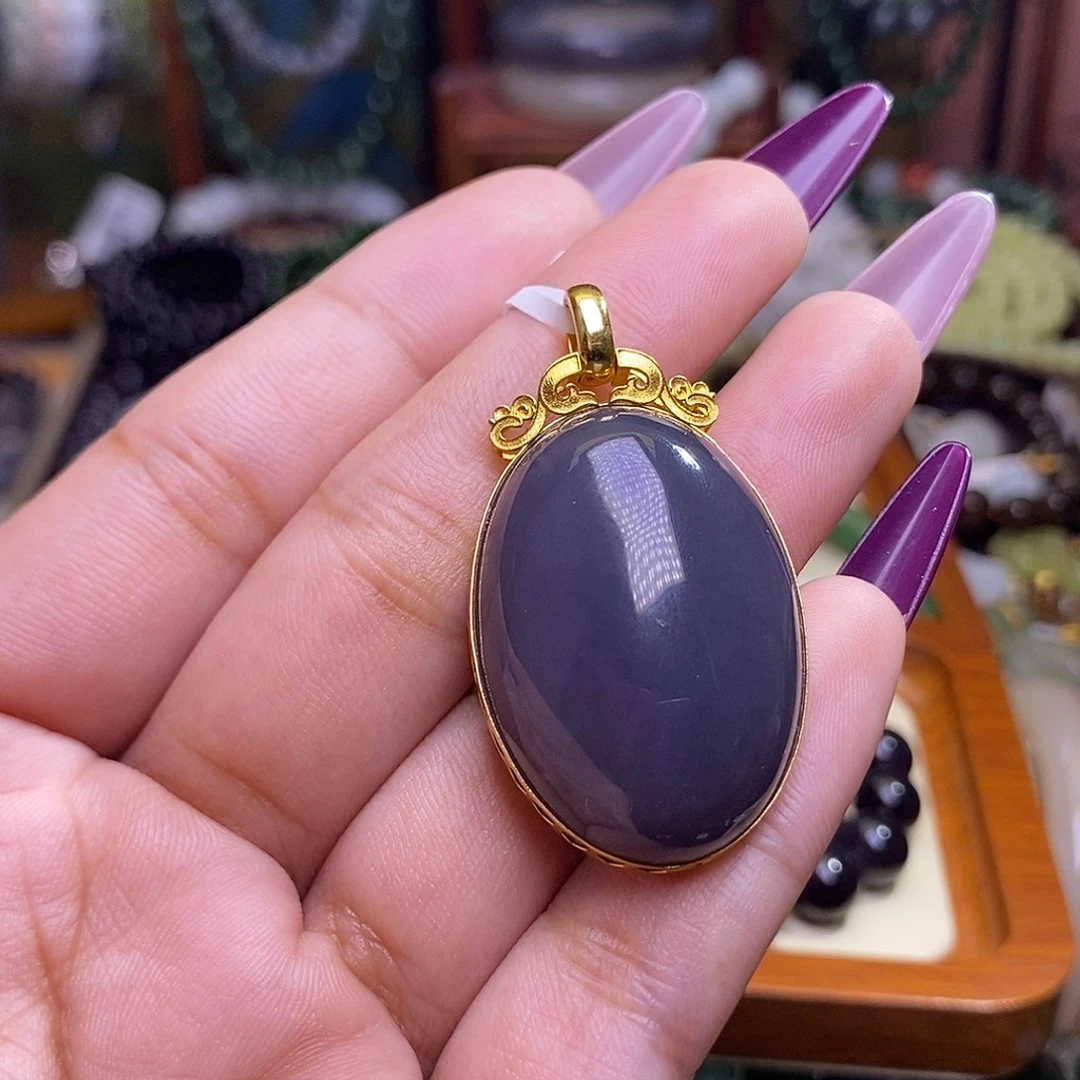 和田玉未镶嵌颈饰浓烟紫帝王紫老矿料收藏金镶鸽子蛋