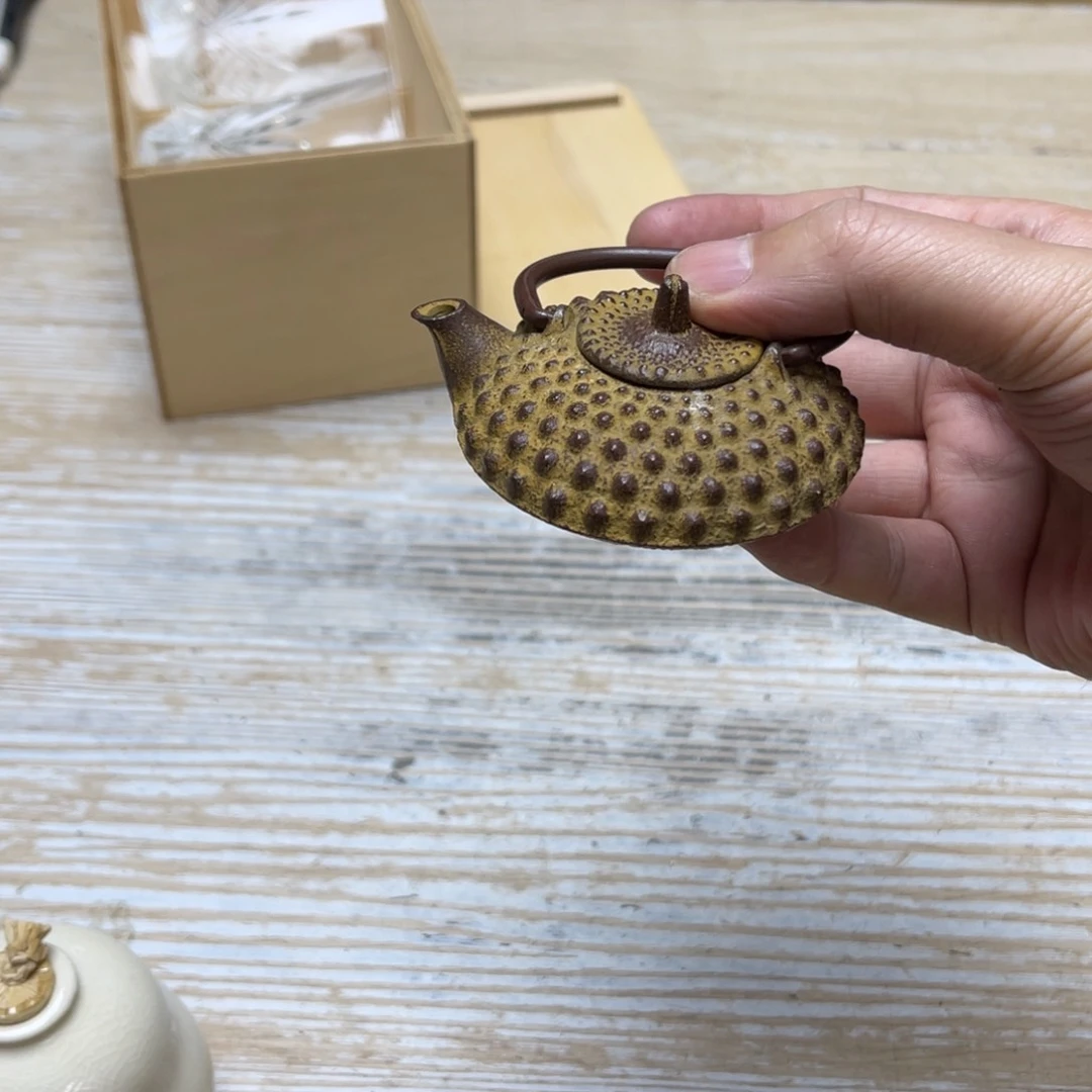 瓷片用****7密密麻麻地排列着一个