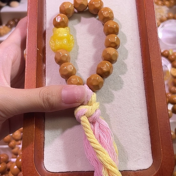 吊坠猴头核桃奶酪手持