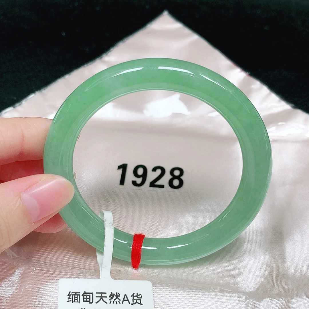 翡翠未镶嵌手镯（圆镯）