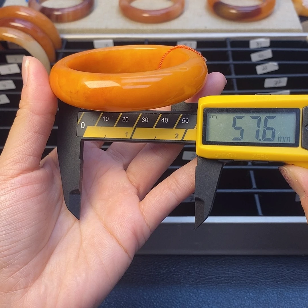 未镶嵌石英质玉（黄龙玉）手镯4号