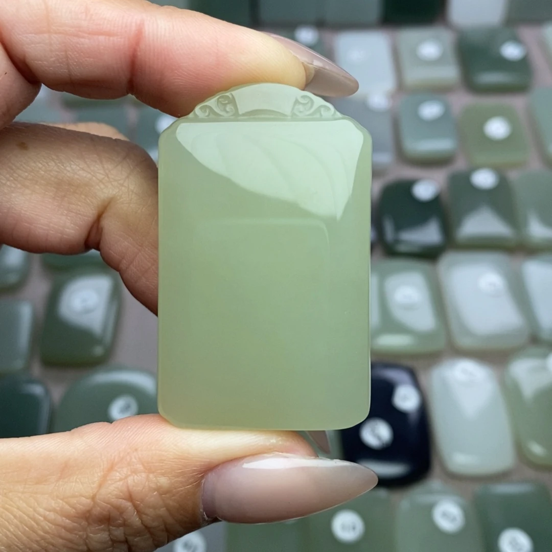 如***野和田玉未镶嵌颈饰