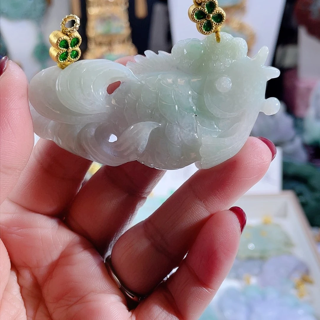 翡翠颈饰未镶嵌翡翠冰鱼吊