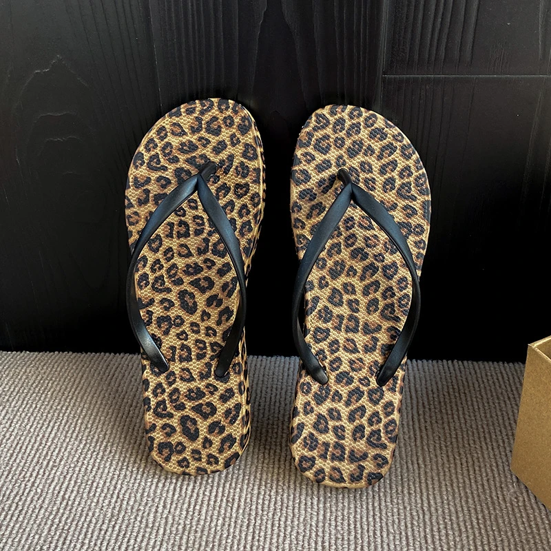 2025夏季新款大红花人字拖鞋女外穿软底防滑豹纹夹脚