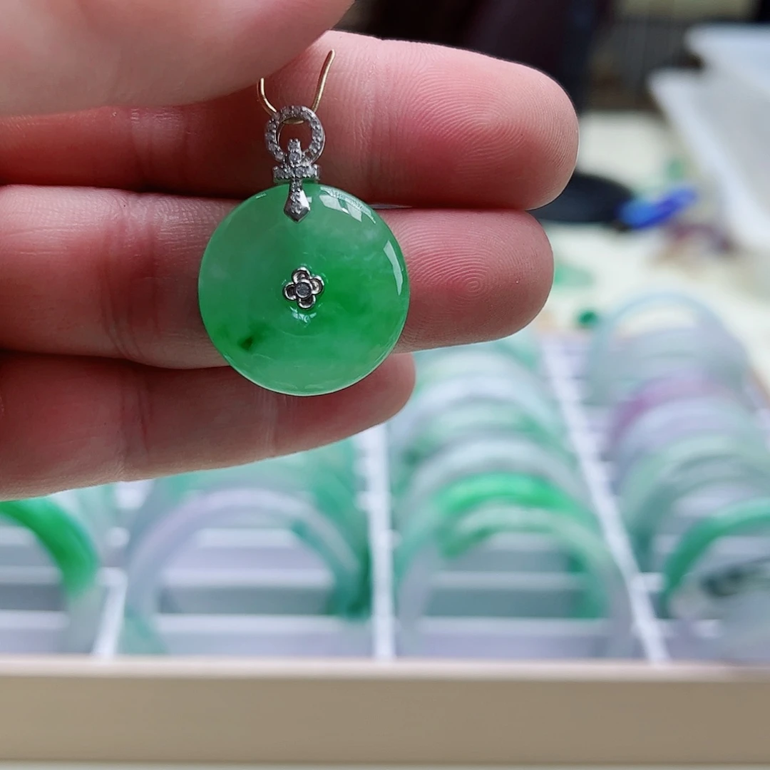 翡翠吊坠(赠链)银S925镶嵌