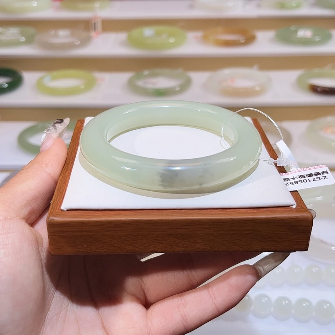 和田玉未镶嵌手镯绿晴带青花